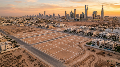 أراضي بيضاء وعقارات شاغرة في منطقة سكنية حديثة بالرياض