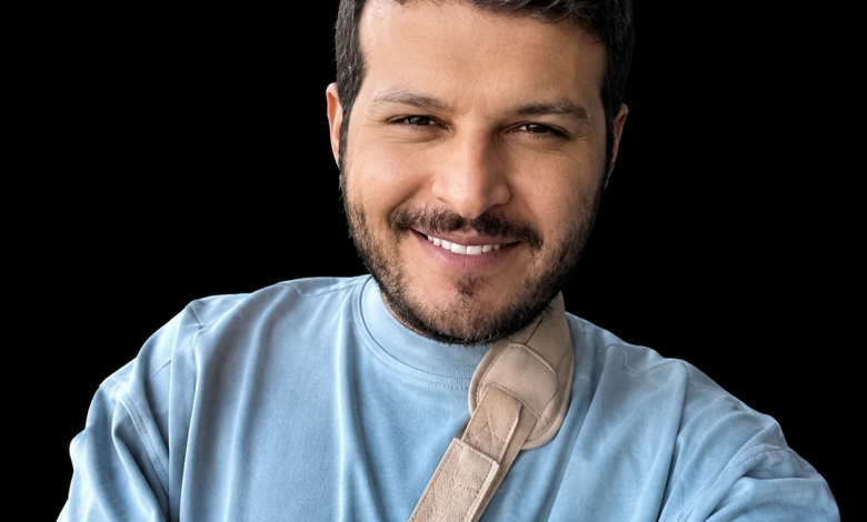 من هو الاعلامي بندر بن سلطان السيرة الذاتية